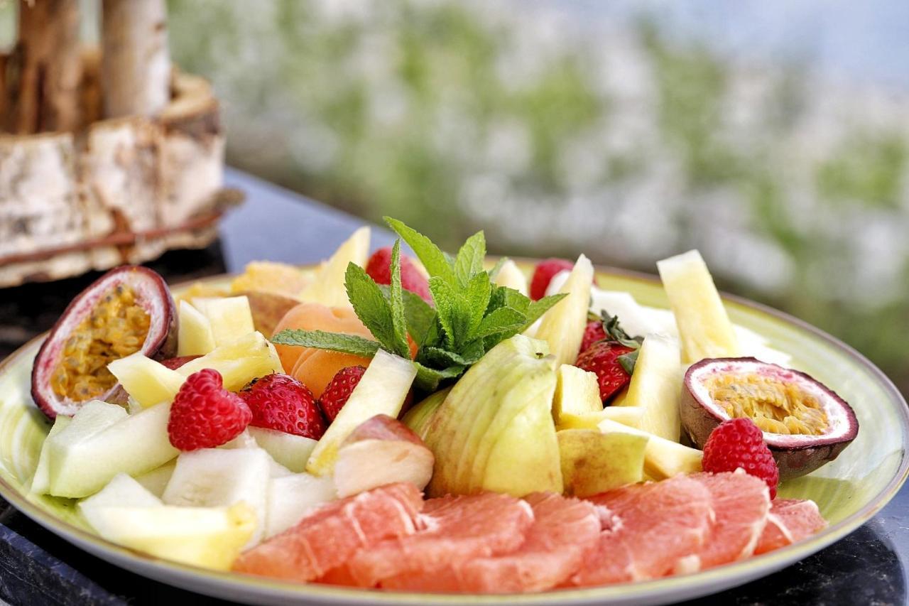 Country Spa Retreat Snagov Bagian luar foto Fruit salad