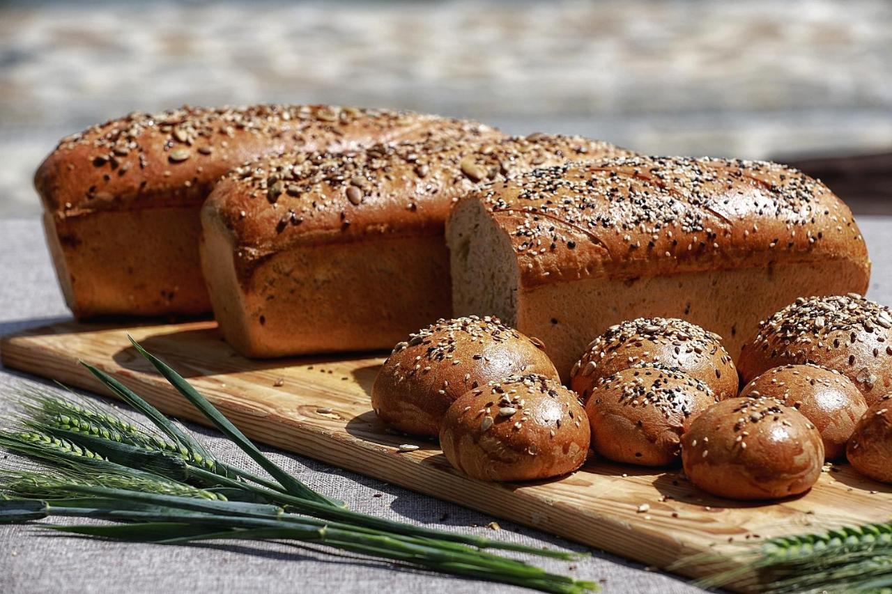 Country Spa Retreat Snagov Bagian luar foto Poppy seed bread