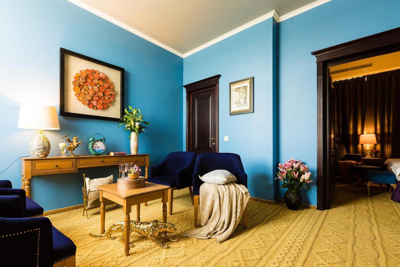 Country Spa Retreat Snagov Bagian luar foto Interior of a suite