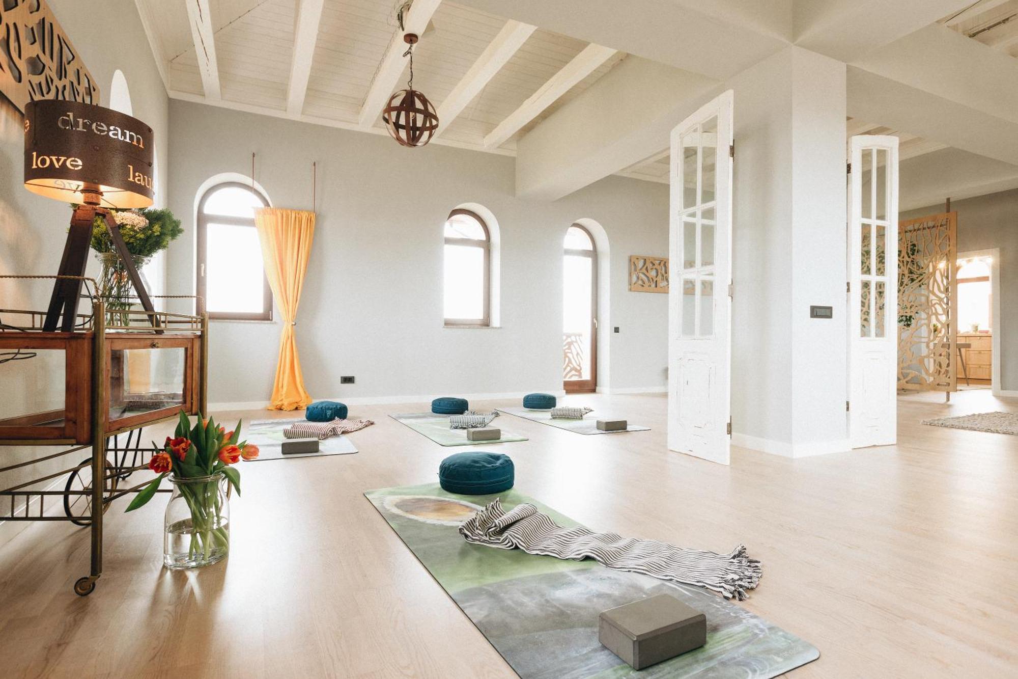 Country Spa Retreat Snagov Bagian luar foto The Yoga Room