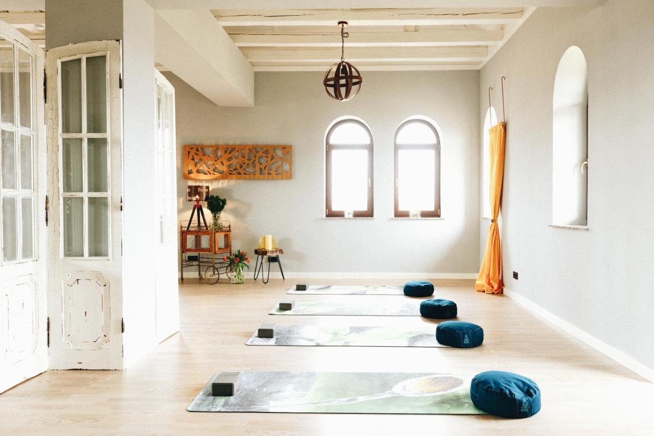Country Spa Retreat Snagov Bagian luar foto The Yoga Room at The Lodge at The Grove