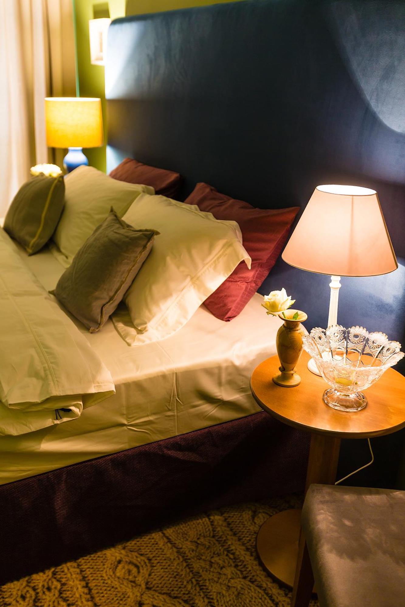 Country Spa Retreat Snagov Bagian luar foto A bed with cushions