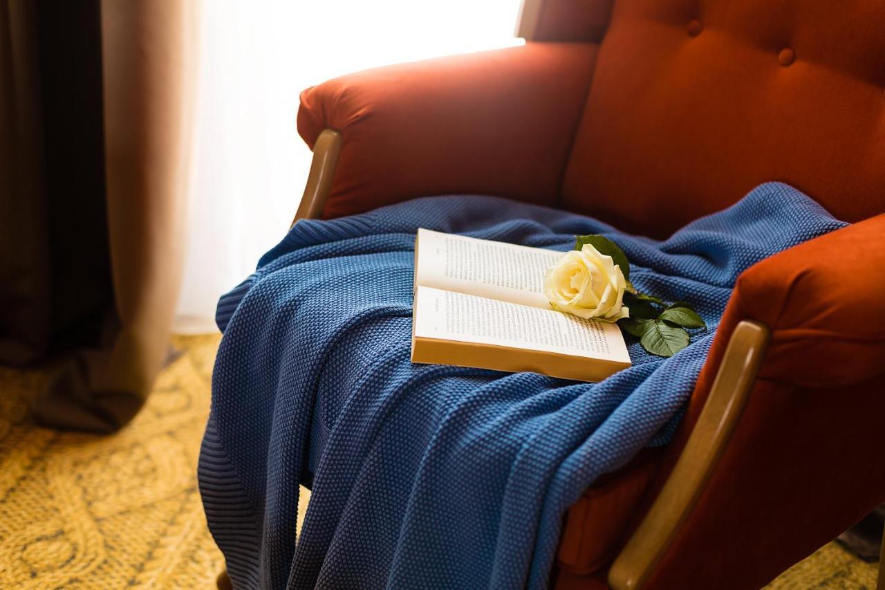 Country Spa Retreat Snagov Bagian luar foto A throw