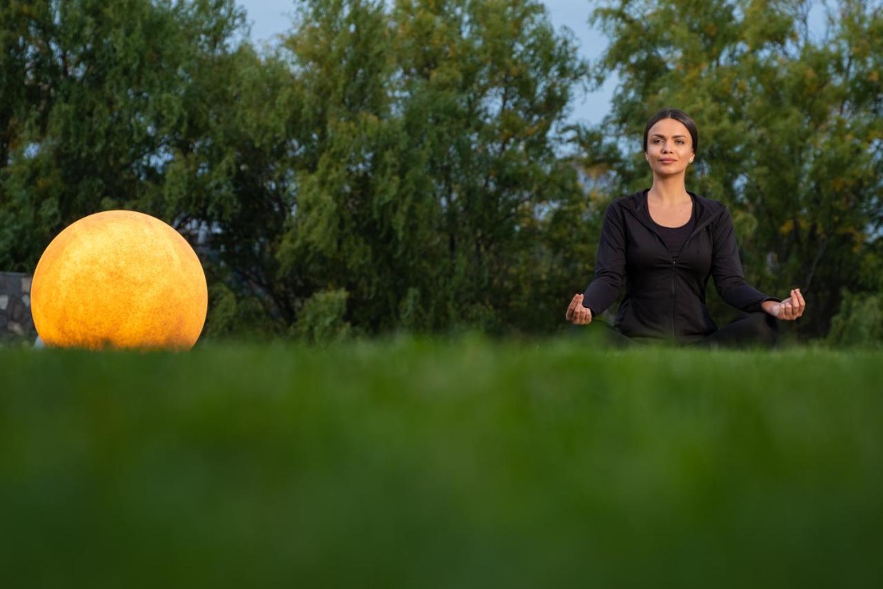 Country Spa Retreat Snagov Bagian luar foto Meditation
